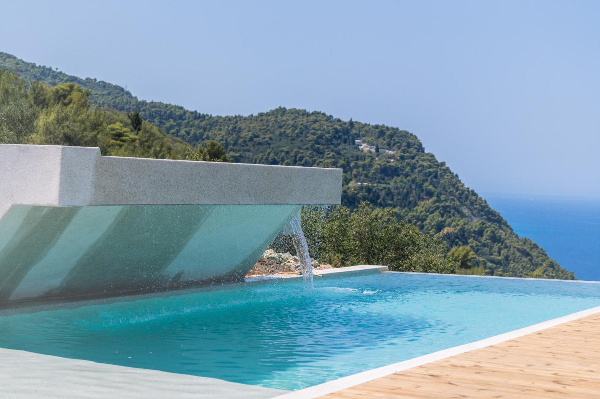 Nero Lefkada Τσουκαλάδες
